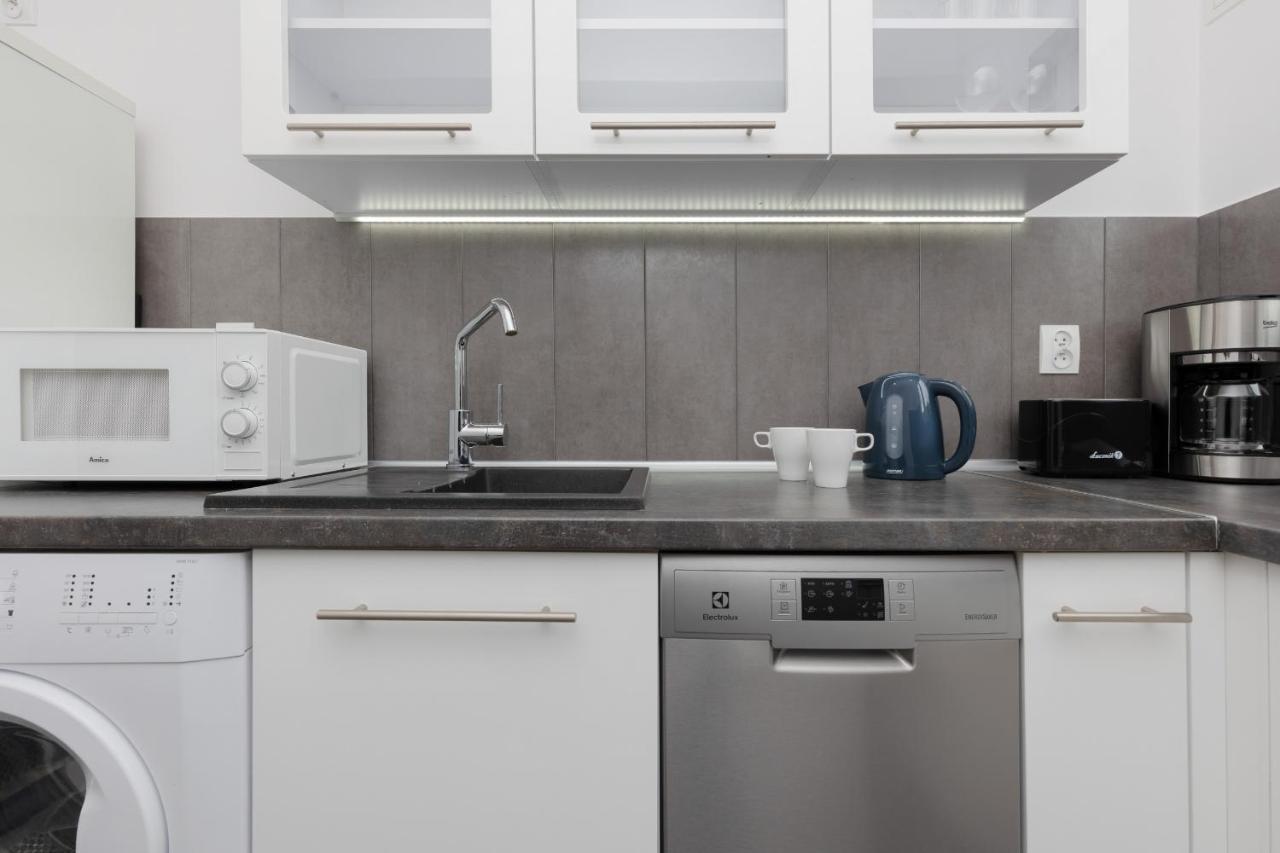 Old Town Spacious Apartment Bonifraterska By Renters Warszawa Zewnętrze zdjęcie